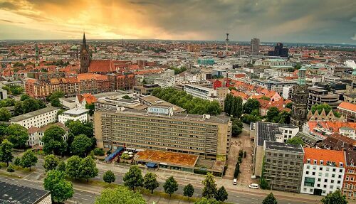 Luftaufnahme von Hannover, mit der Marktkirche im Hintergrund