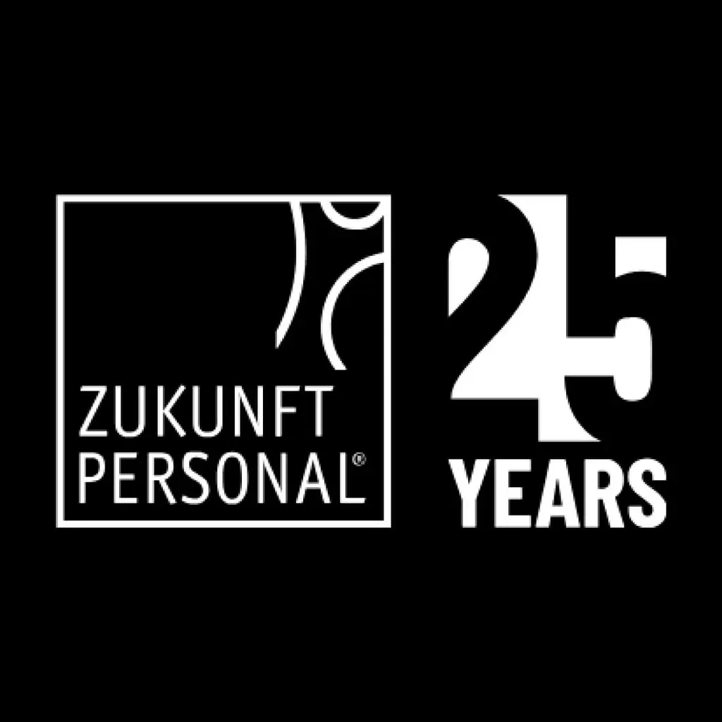 Ein schwarzes Quadrat zeigt links in einem weiß umrandeten Kasten "Zukunft Personal" und rechts in Fettdruck "25 Jahre", um das 25-jährige Jubiläum zu feiern.